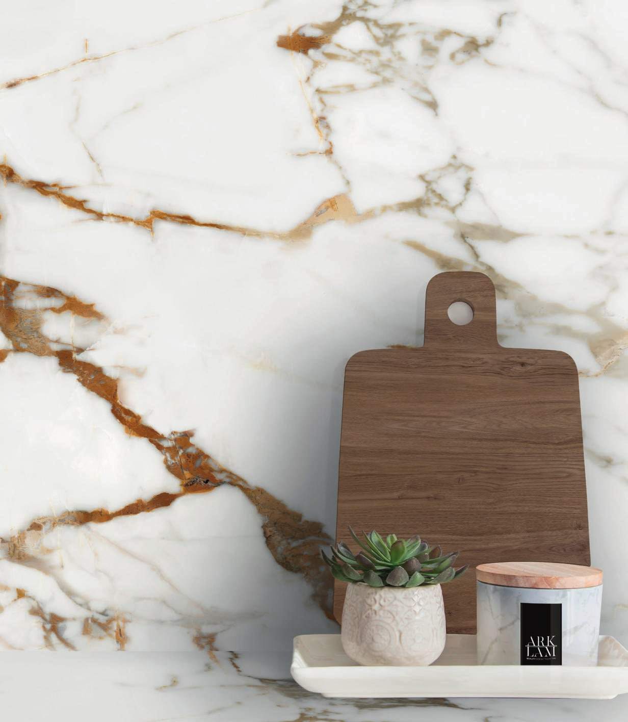 Ambiente con porcelánico Arklam Calacatta Gold, foto del catálogo de Arklam