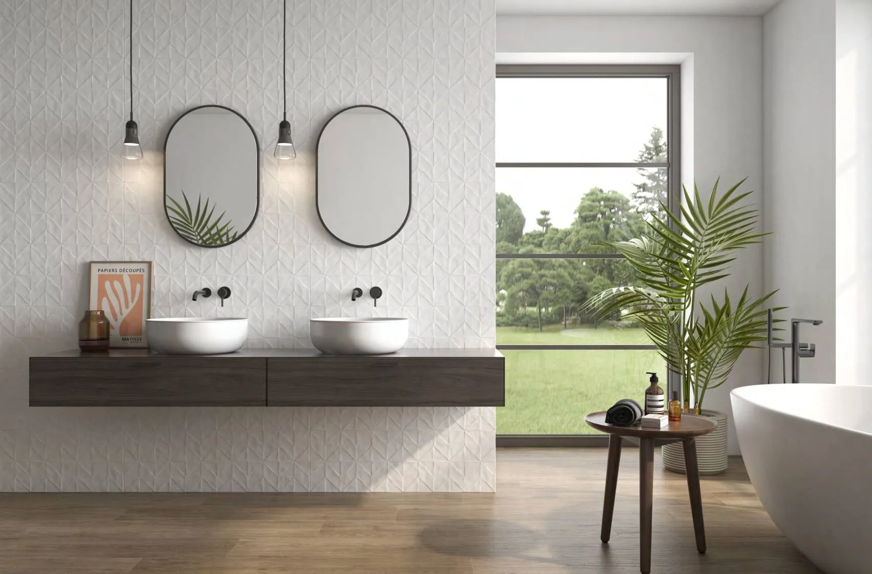 Pared de baño con el azulejo facetado blanco de ITT Soft, sobre suelo de lamas de madera