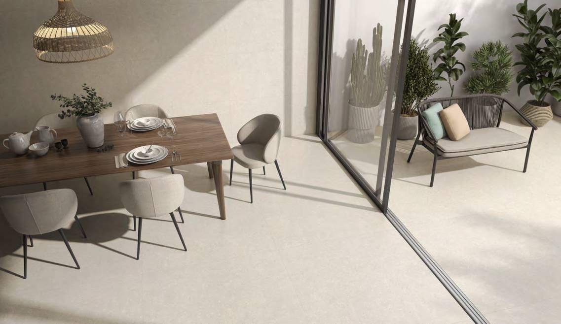 Ambiente con ITT Pietra Coral, foto del catálogo de ITT Ceramic